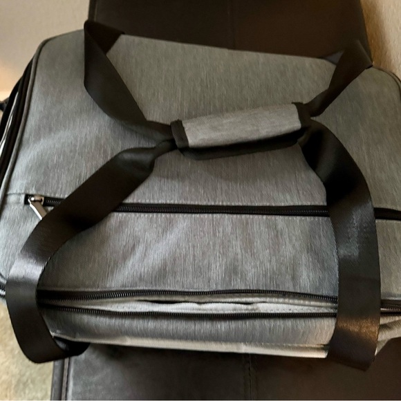Gray and Black Insulated Casserole Tote - Picture 1 of 8